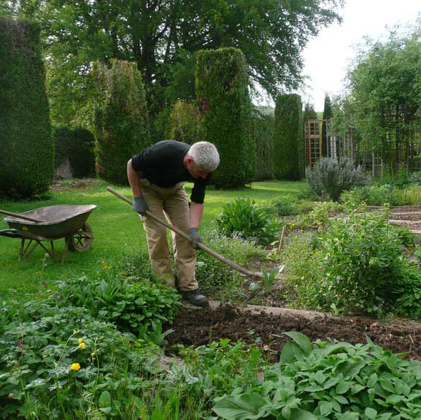 Christian au potager